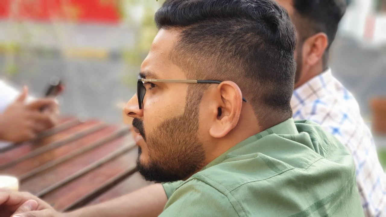 Happy client sitting in a chair, confidently sharing his digital growth journey after working with Saniya V M, Digital marketing freelancer in Thrissur.