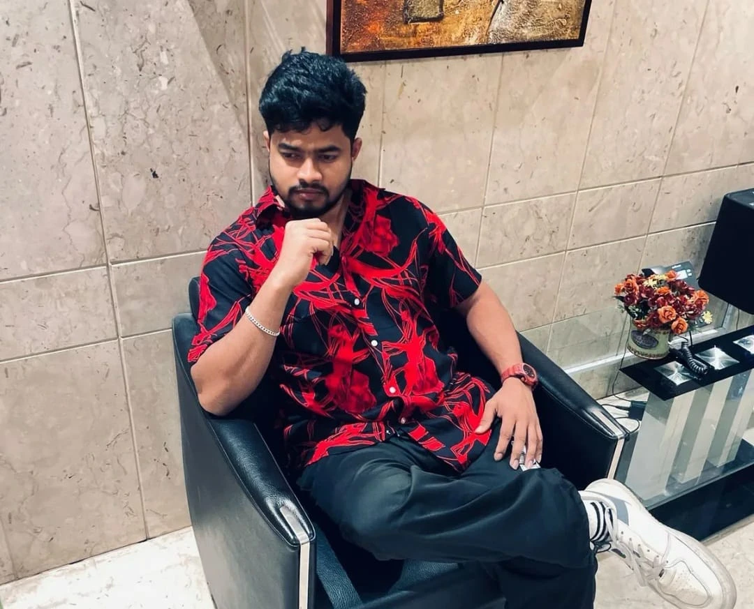 Happy client seated casually, Sharing his success story after working with Saniya V M — Digital marketing freelancer in thrissur